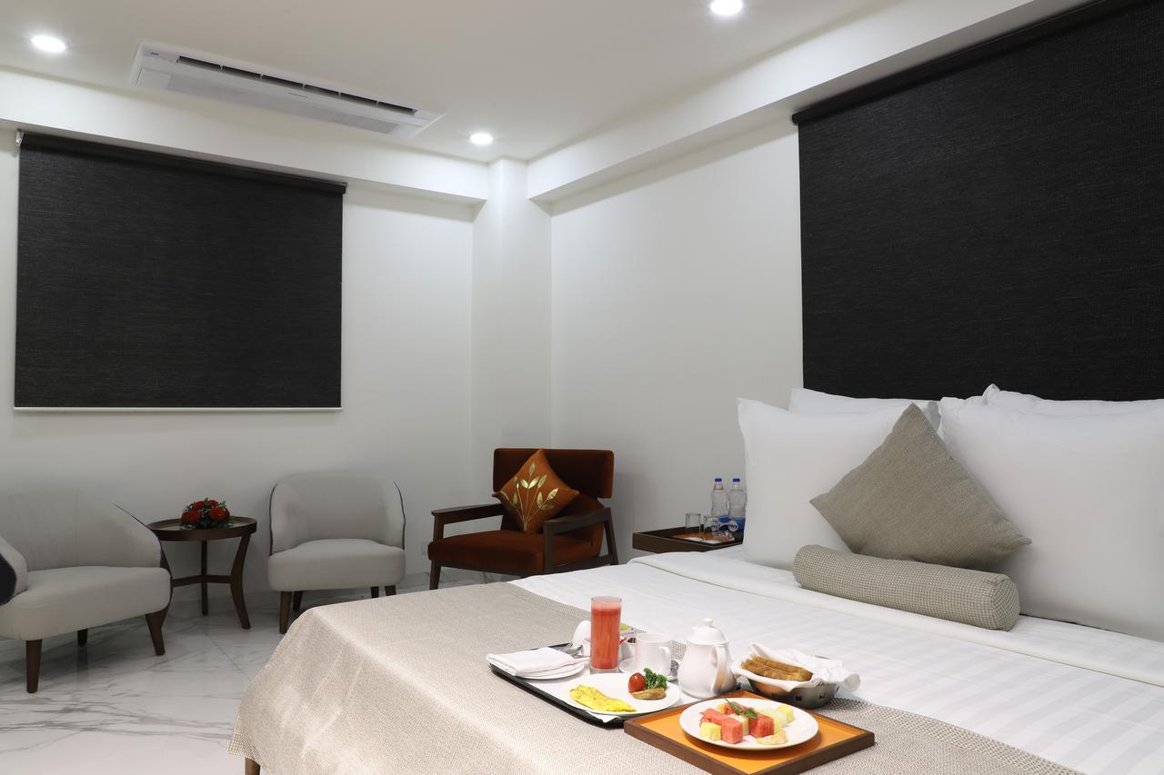 ホテル Ebony Residency アーメダバード エクステリア 写真