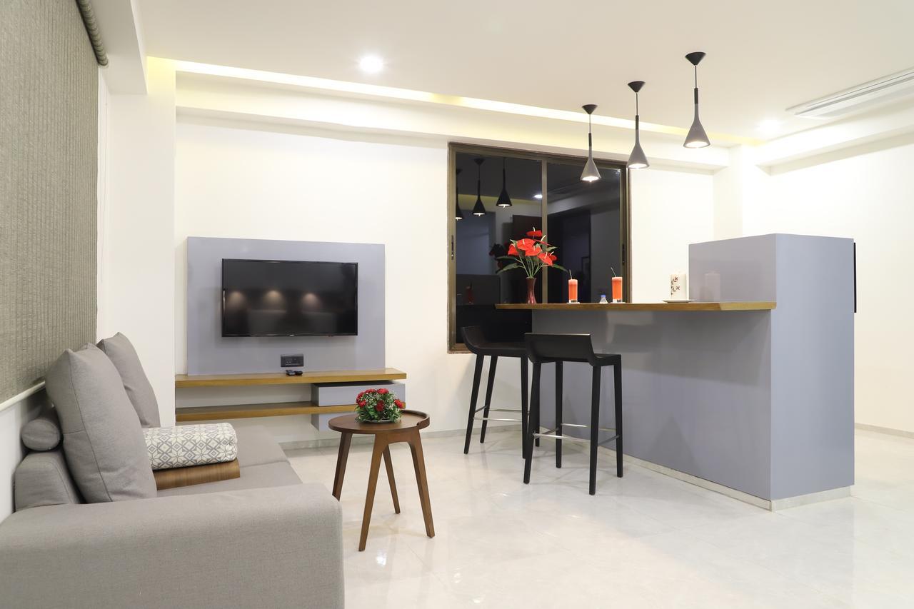ホテル Ebony Residency アーメダバード エクステリア 写真