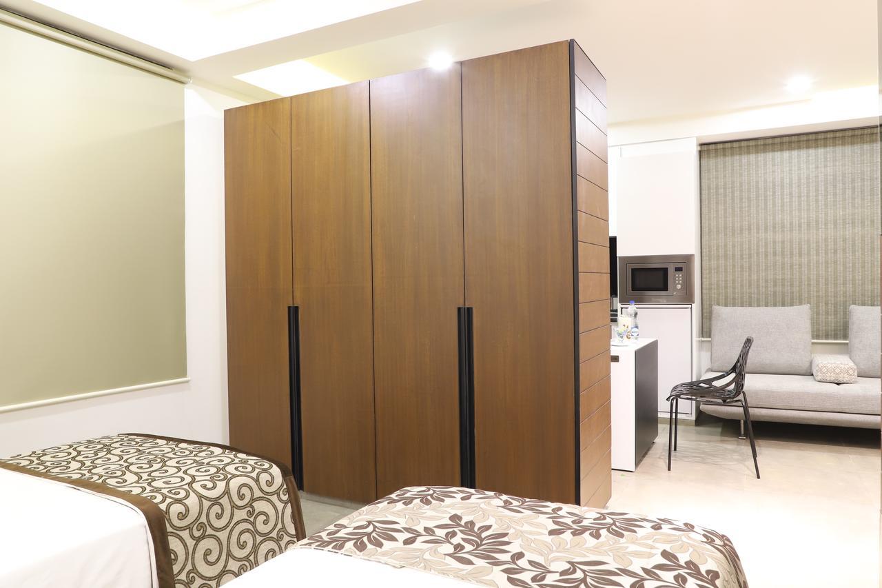 ホテル Ebony Residency アーメダバード エクステリア 写真