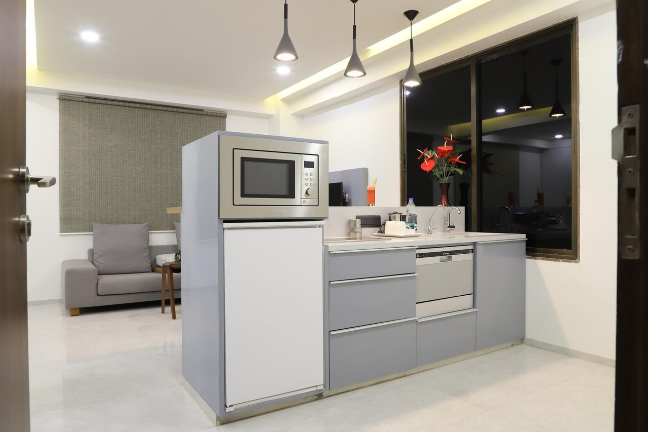 ホテル Ebony Residency アーメダバード エクステリア 写真